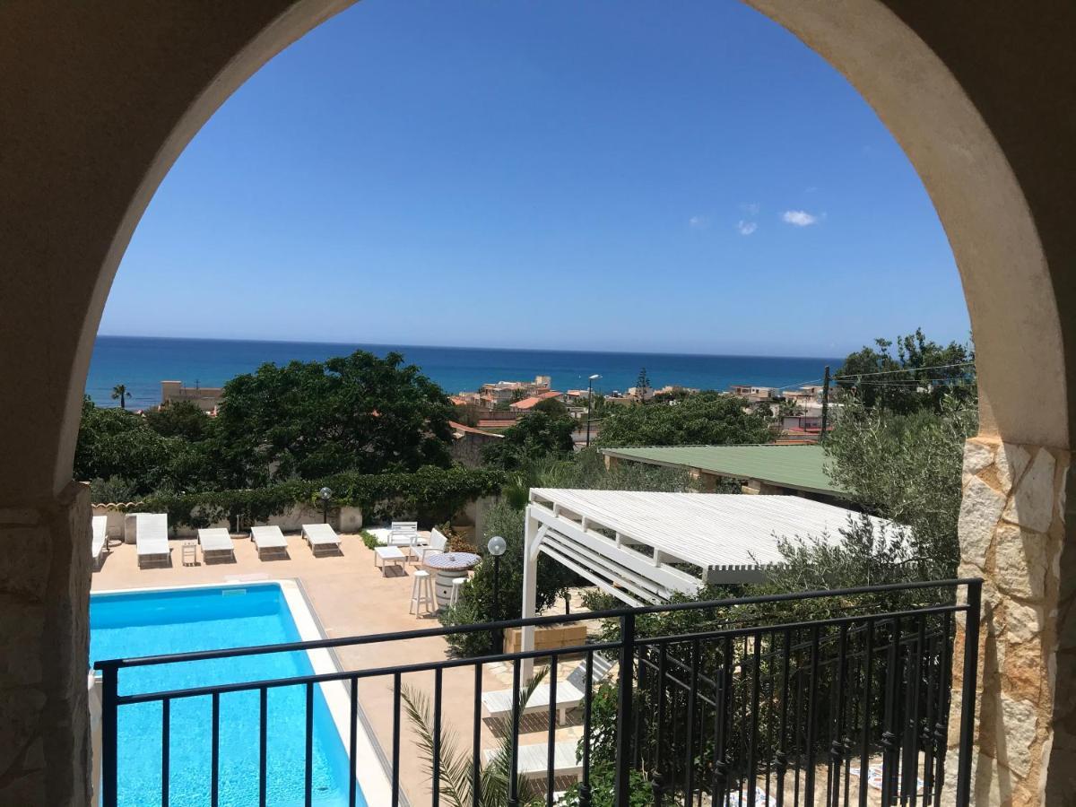 Villa Ceni - Appartamenti Con Camere, Cucina, Wc E Terrazza Sul Mare In Villa Con Piscina, Giardino E Parcheggio مارينيلا دي سيلينونتي المظهر الخارجي الصورة
