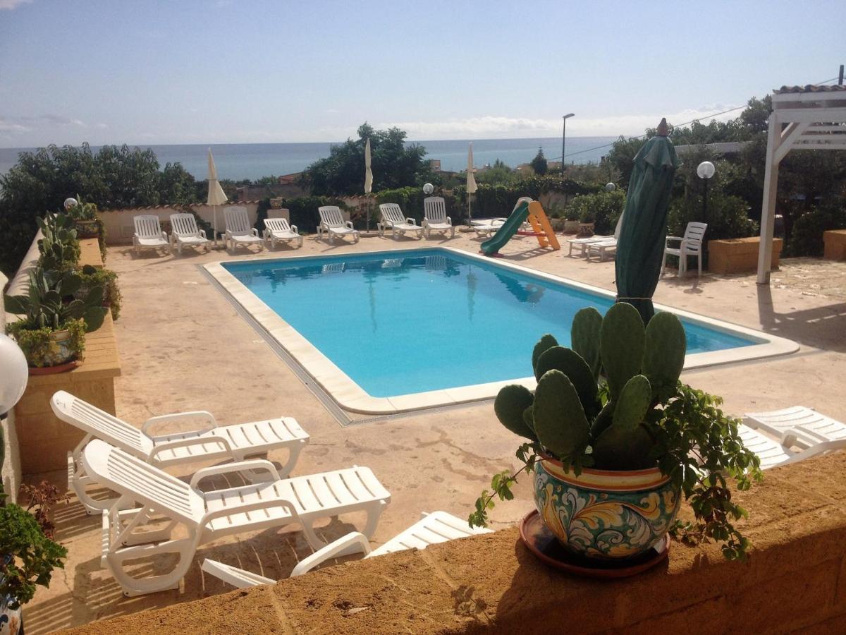 Villa Ceni - Appartamenti Con Camere, Cucina, Wc E Terrazza Sul Mare In Villa Con Piscina, Giardino E Parcheggio مارينيلا دي سيلينونتي المظهر الخارجي الصورة