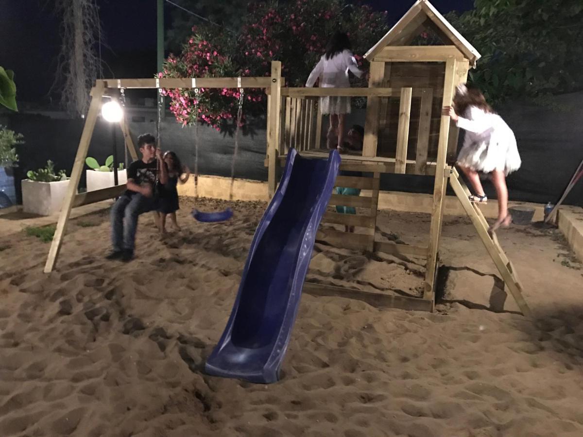 Villa Ceni - Appartamenti Con Camere, Cucina, Wc E Terrazza Sul Mare In Villa Con Piscina, Giardino E Parcheggio مارينيلا دي سيلينونتي المظهر الخارجي الصورة