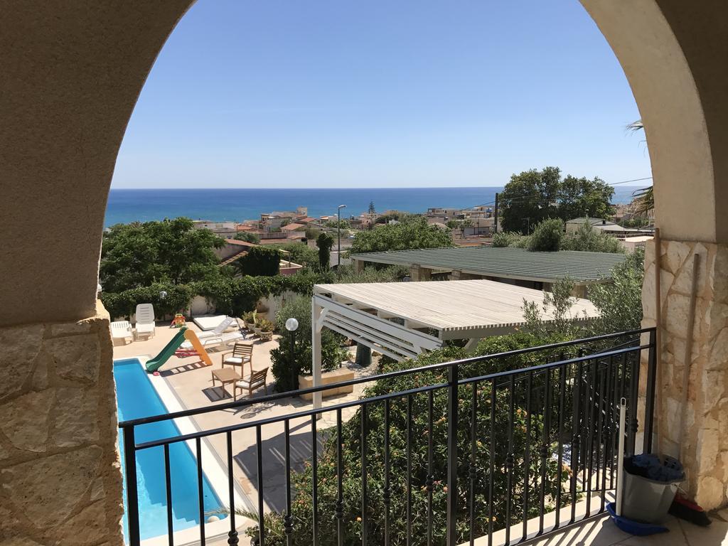 Villa Ceni - Appartamenti Con Camere, Cucina, Wc E Terrazza Sul Mare In Villa Con Piscina, Giardino E Parcheggio مارينيلا دي سيلينونتي المظهر الخارجي الصورة