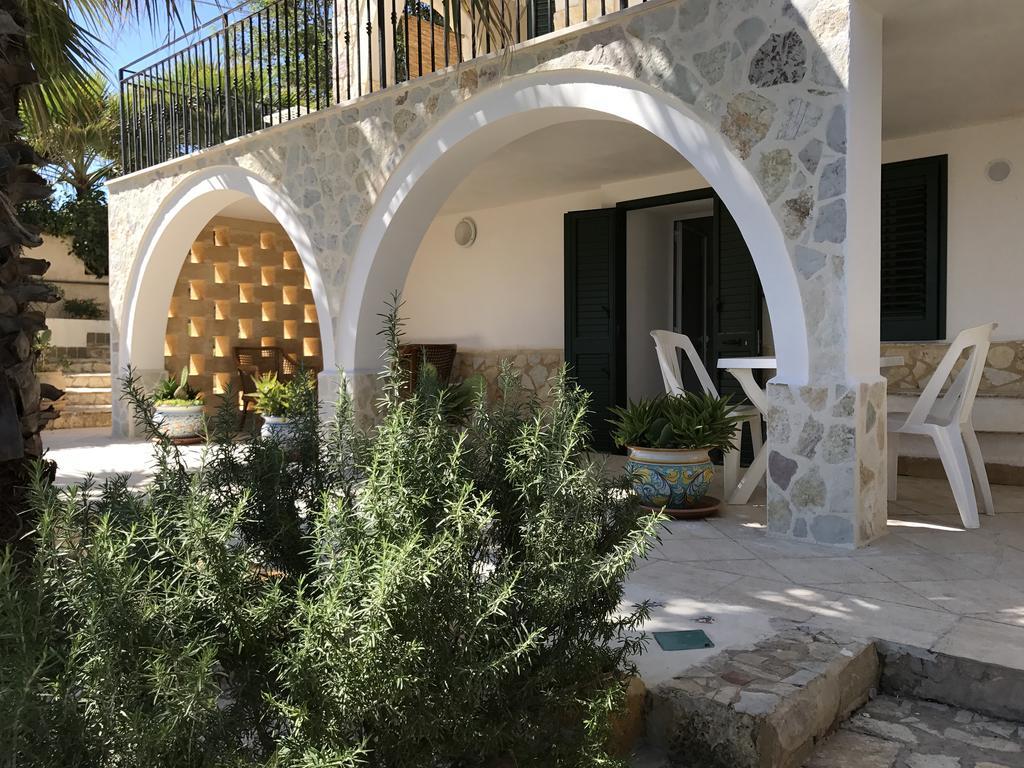 Villa Ceni - Appartamenti Con Camere, Cucina, Wc E Terrazza Sul Mare In Villa Con Piscina, Giardino E Parcheggio مارينيلا دي سيلينونتي المظهر الخارجي الصورة