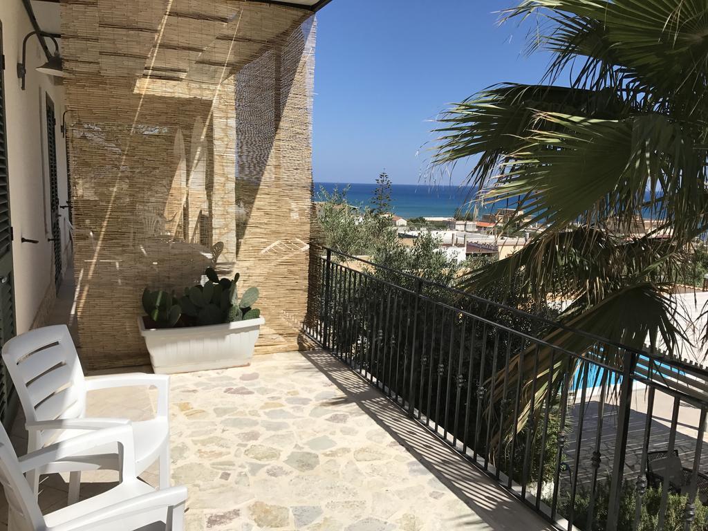 Villa Ceni - Appartamenti Con Camere, Cucina, Wc E Terrazza Sul Mare In Villa Con Piscina, Giardino E Parcheggio مارينيلا دي سيلينونتي المظهر الخارجي الصورة