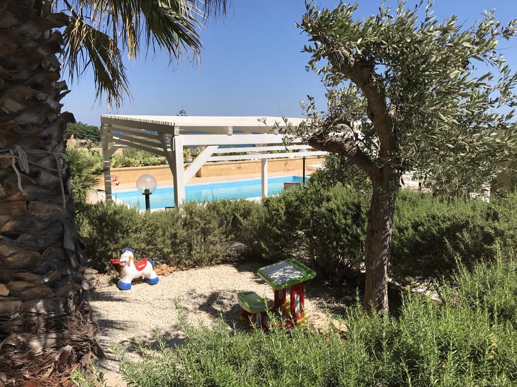 Villa Ceni - Appartamenti Con Camere, Cucina, Wc E Terrazza Sul Mare In Villa Con Piscina, Giardino E Parcheggio مارينيلا دي سيلينونتي المظهر الخارجي الصورة