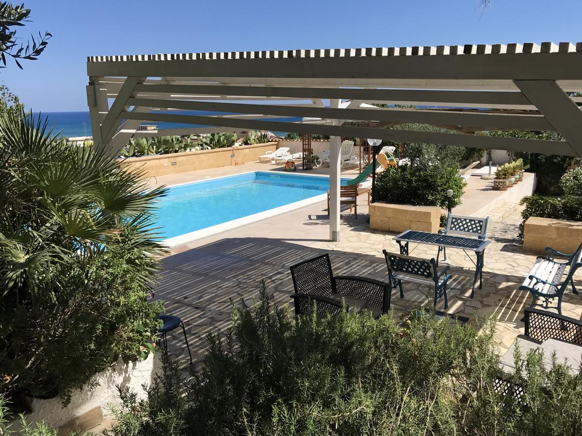 Villa Ceni - Appartamenti Con Camere, Cucina, Wc E Terrazza Sul Mare In Villa Con Piscina, Giardino E Parcheggio مارينيلا دي سيلينونتي المظهر الخارجي الصورة