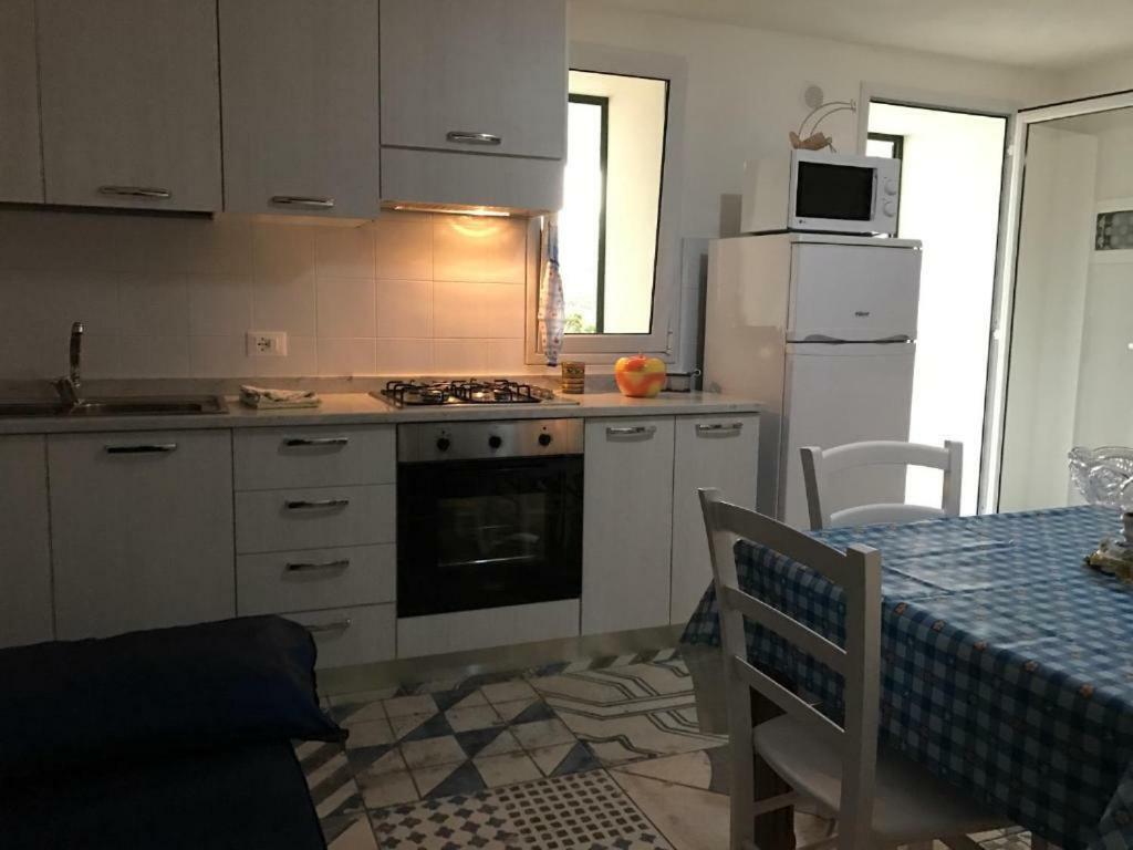 Villa Ceni - Appartamenti Con Camere, Cucina, Wc E Terrazza Sul Mare In Villa Con Piscina, Giardino E Parcheggio مارينيلا دي سيلينونتي المظهر الخارجي الصورة