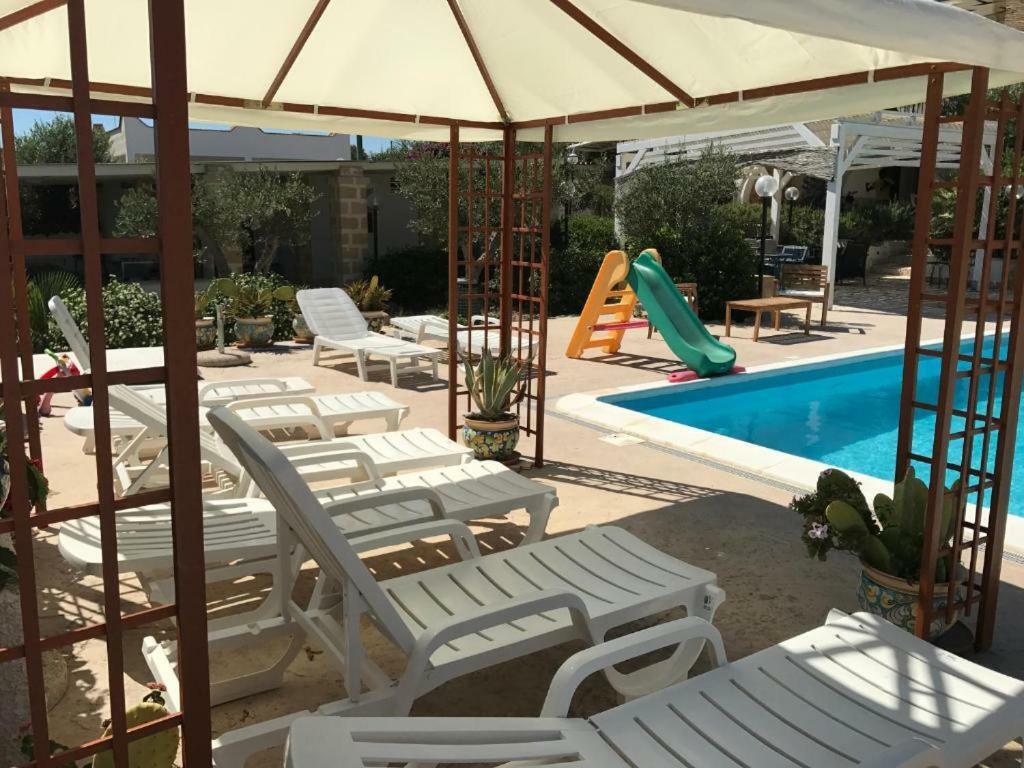 Villa Ceni - Appartamenti Con Camere, Cucina, Wc E Terrazza Sul Mare In Villa Con Piscina, Giardino E Parcheggio مارينيلا دي سيلينونتي المظهر الخارجي الصورة