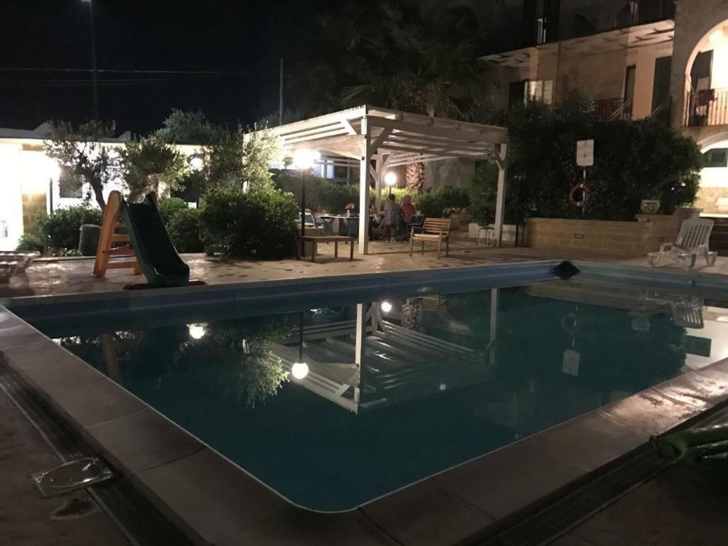 Villa Ceni - Appartamenti Con Camere, Cucina, Wc E Terrazza Sul Mare In Villa Con Piscina, Giardino E Parcheggio مارينيلا دي سيلينونتي المظهر الخارجي الصورة