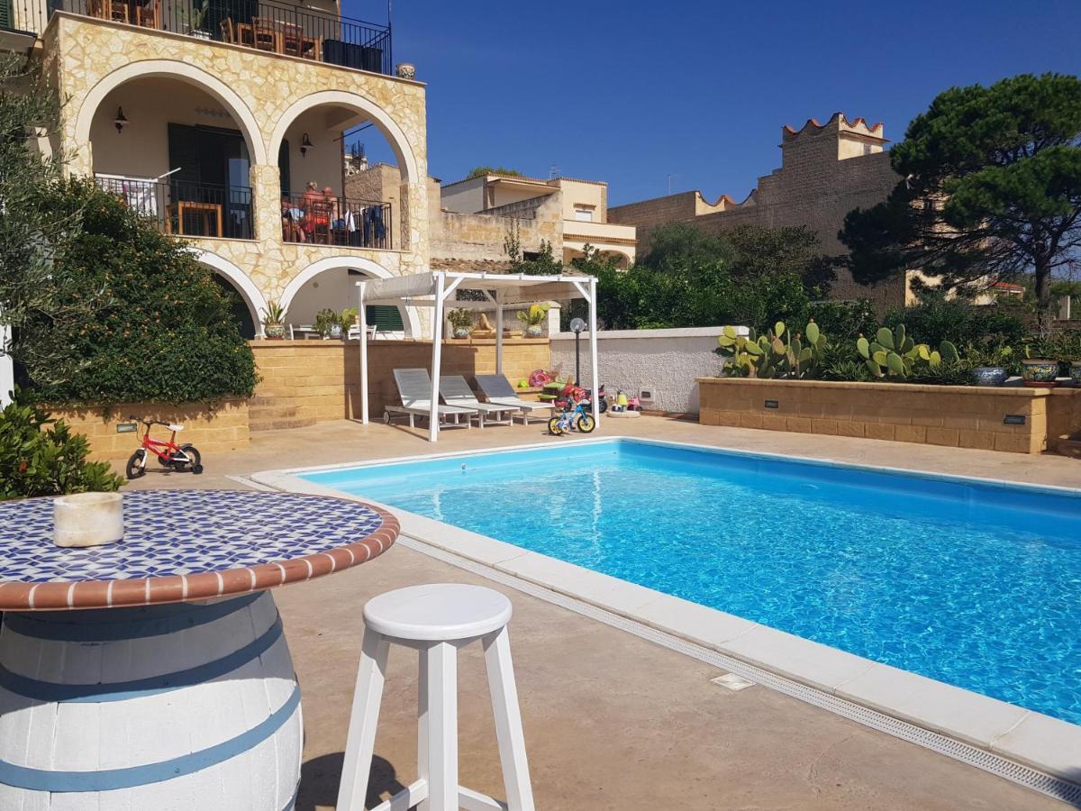 Villa Ceni - Appartamenti Con Camere, Cucina, Wc E Terrazza Sul Mare In Villa Con Piscina, Giardino E Parcheggio مارينيلا دي سيلينونتي المظهر الخارجي الصورة