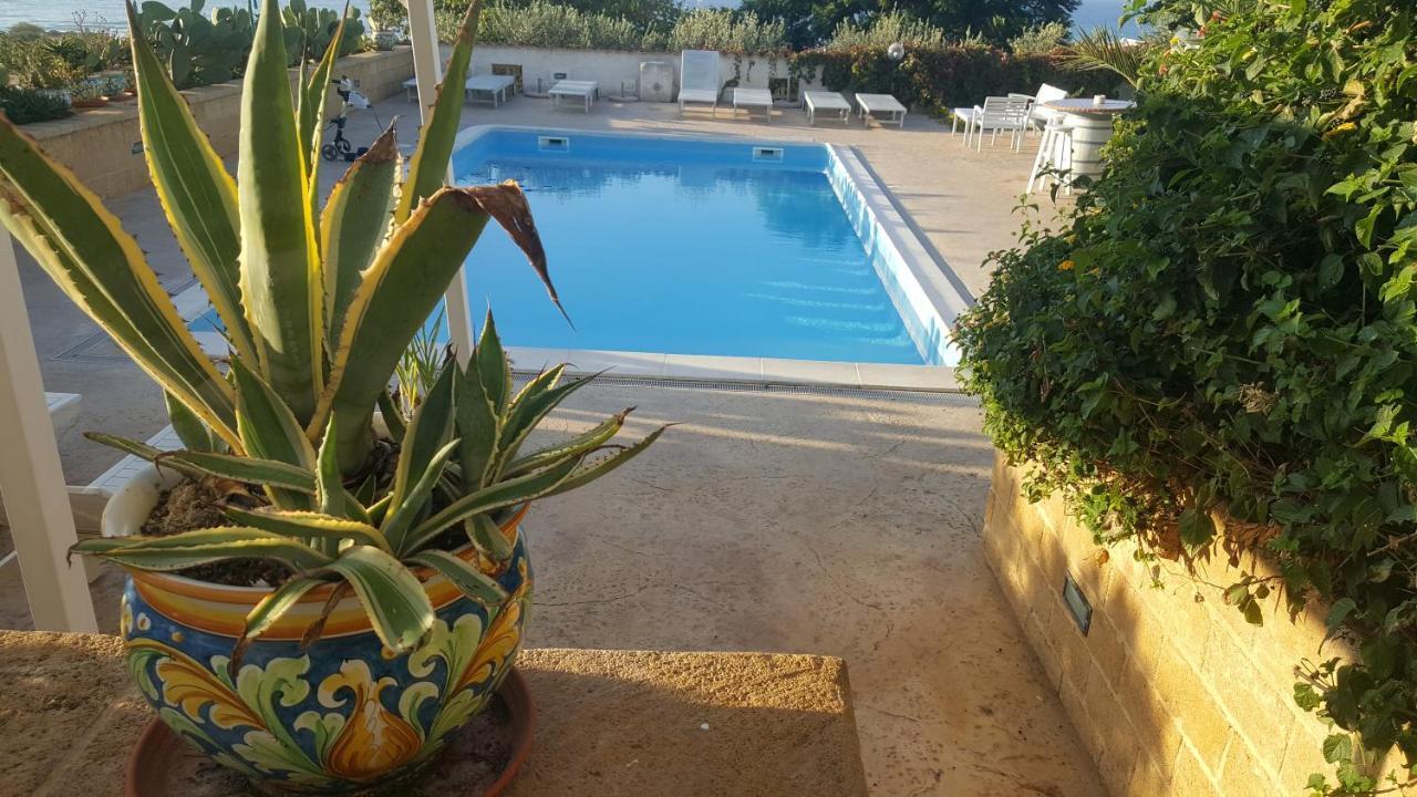 Villa Ceni - Appartamenti Con Camere, Cucina, Wc E Terrazza Sul Mare In Villa Con Piscina, Giardino E Parcheggio مارينيلا دي سيلينونتي المظهر الخارجي الصورة