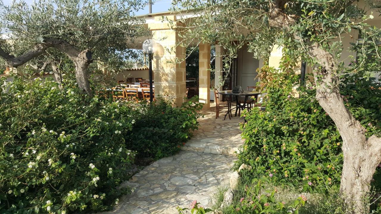 Villa Ceni - Appartamenti Con Camere, Cucina, Wc E Terrazza Sul Mare In Villa Con Piscina, Giardino E Parcheggio مارينيلا دي سيلينونتي المظهر الخارجي الصورة